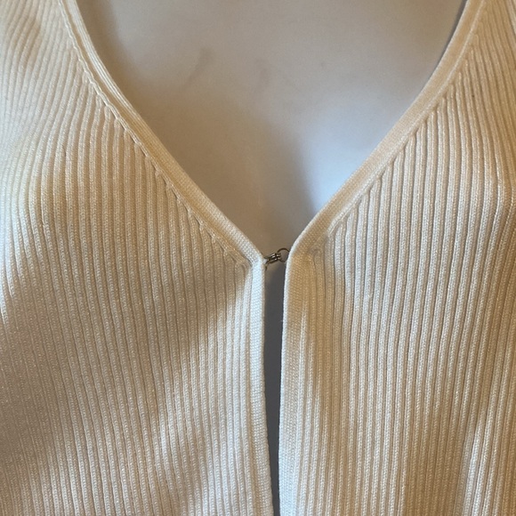 XL white one clasp cardigan - Picture 2 of 4